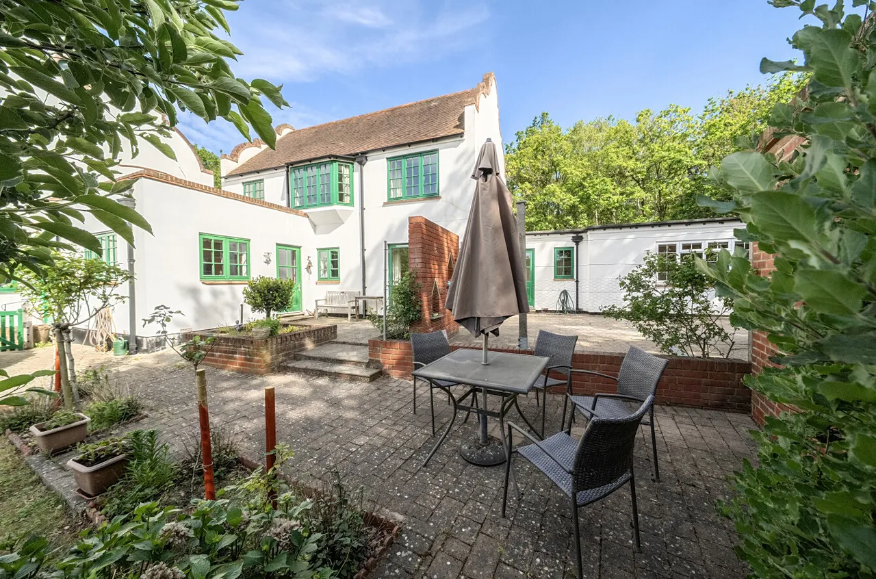 New England Hill, West End, Woking, Surrey, GU24 9PY, photo 13