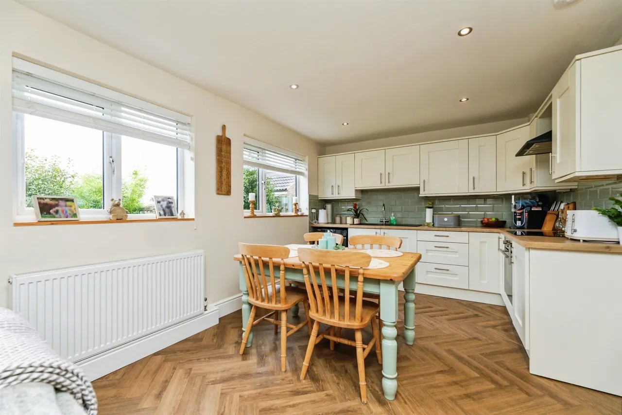Chapelfield Crescent, Thorpe Hesley, ROTHERHAM, photo 8