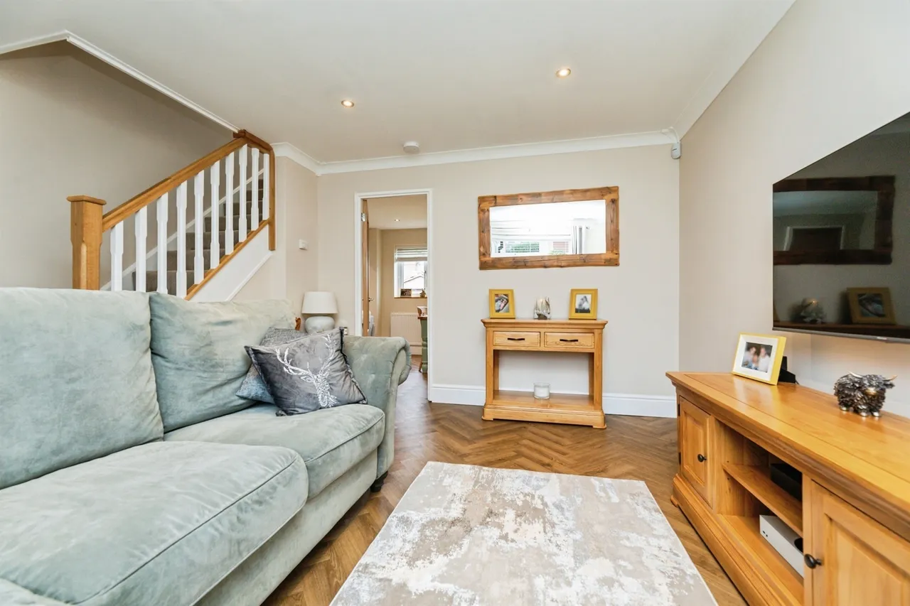 Chapelfield Crescent, Thorpe Hesley, ROTHERHAM, photo 5