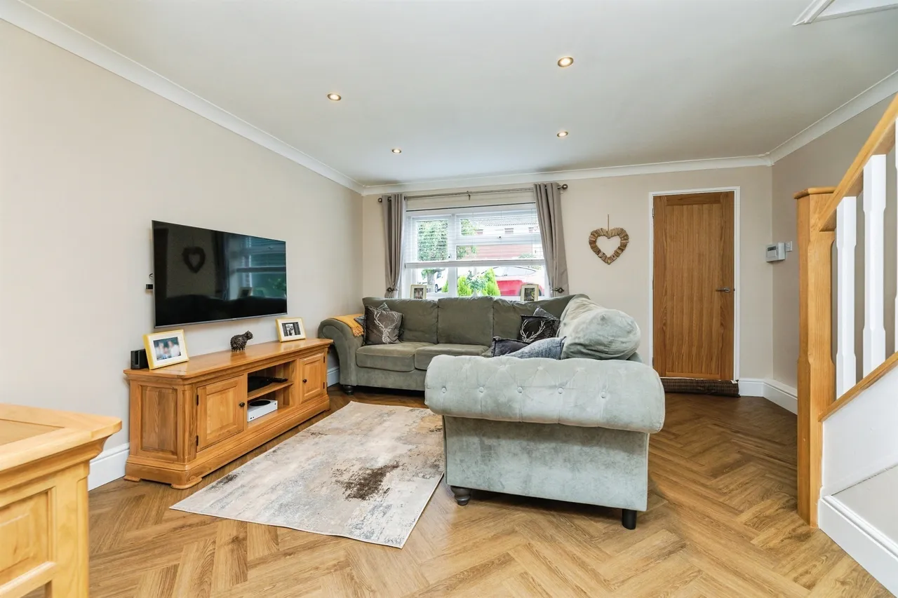 Chapelfield Crescent, Thorpe Hesley, ROTHERHAM, photo 6