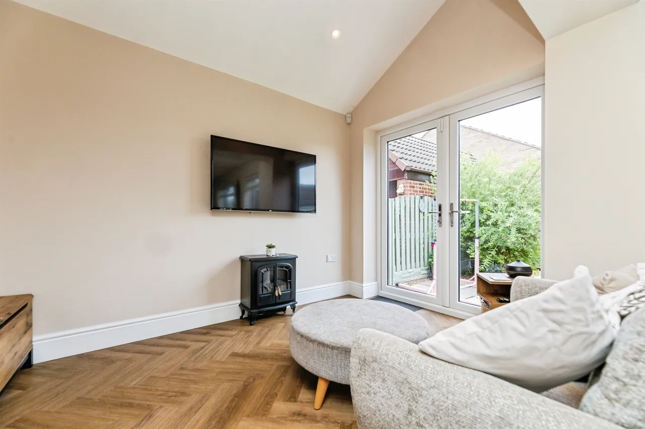 Chapelfield Crescent, Thorpe Hesley, ROTHERHAM, photo 10