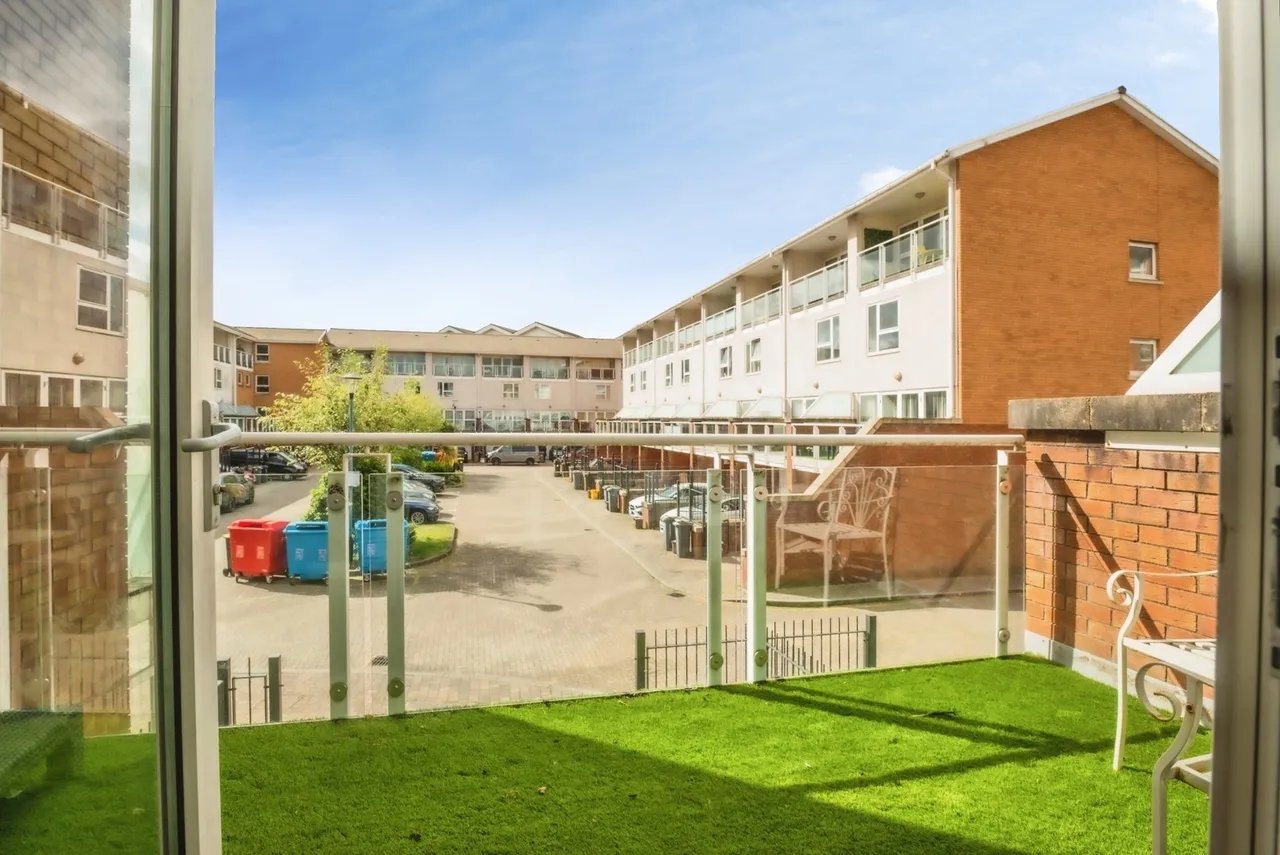 3 bed property for sale — Taliesin Court, Chandlery Way, Cardiff, CF10
