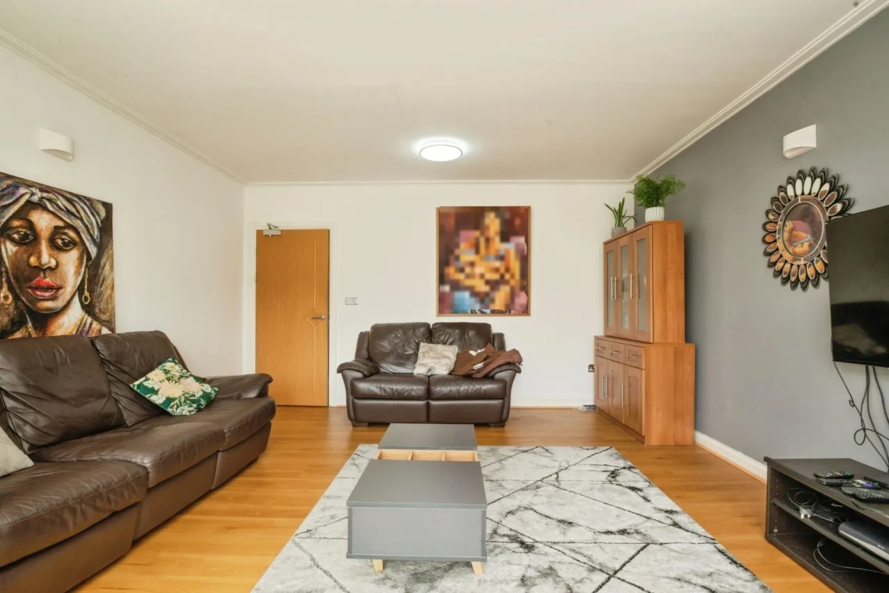 Taliesin Court, Chandlery Way, Cardiff, CF10, photo 2
