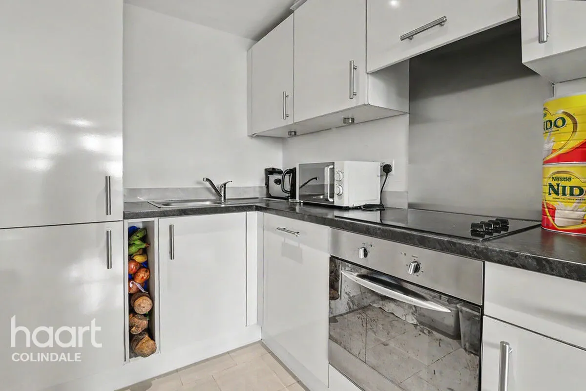 Peaberry Court, Greyhound Hill, NW4, photo 3