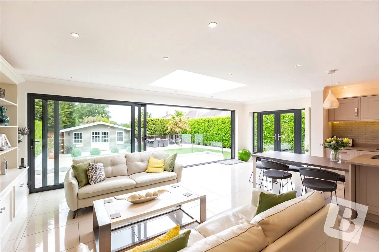 Holden Way, Upminster, Essex, RM14, photo 2