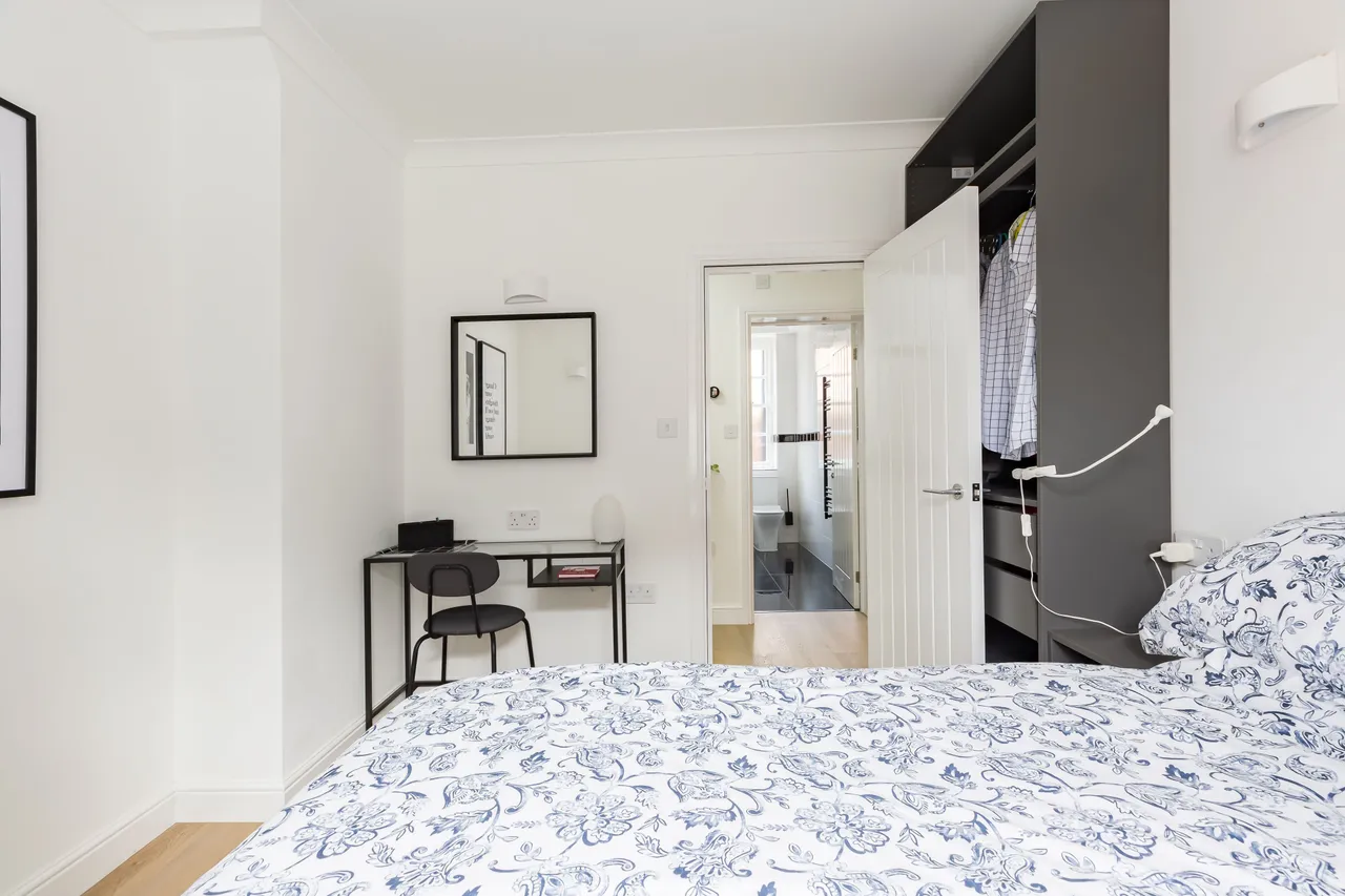 Flat 32 Wellington Buildings, Wellington Way, London, photo 9