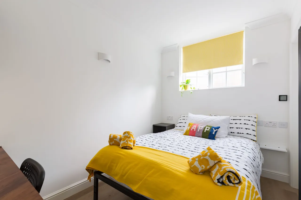 Flat 32 Wellington Buildings, Wellington Way, London, photo 6