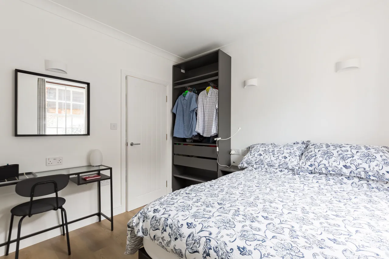 Flat 32 Wellington Buildings, Wellington Way, London, photo 10