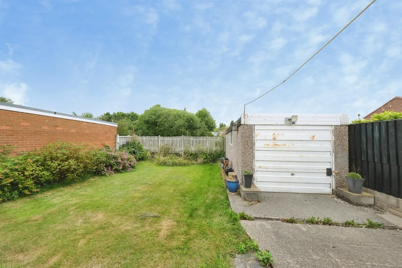 Danbury Close, Grassmoor, S42, photo 12