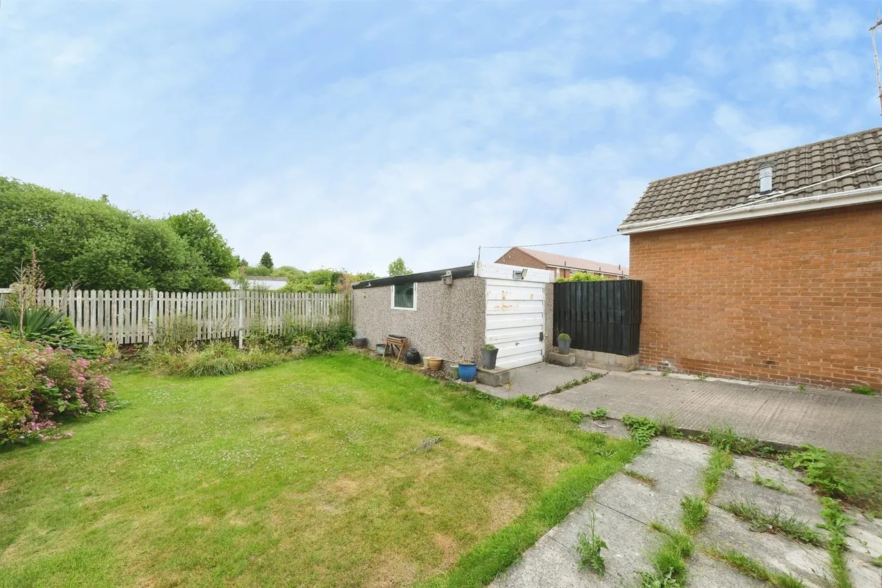 Danbury Close, Grassmoor, S42, photo 11