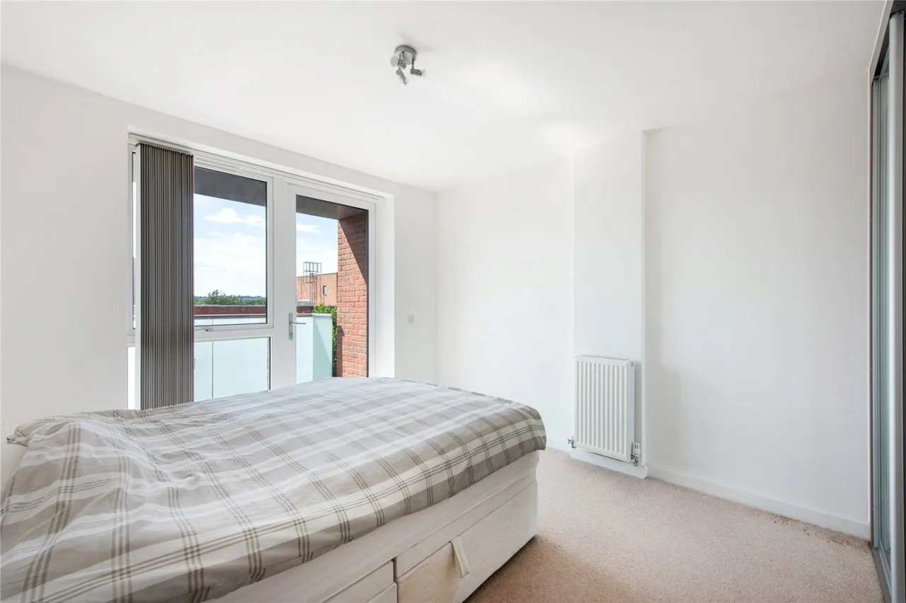 Bathurst Square, London, N15, photo 22
