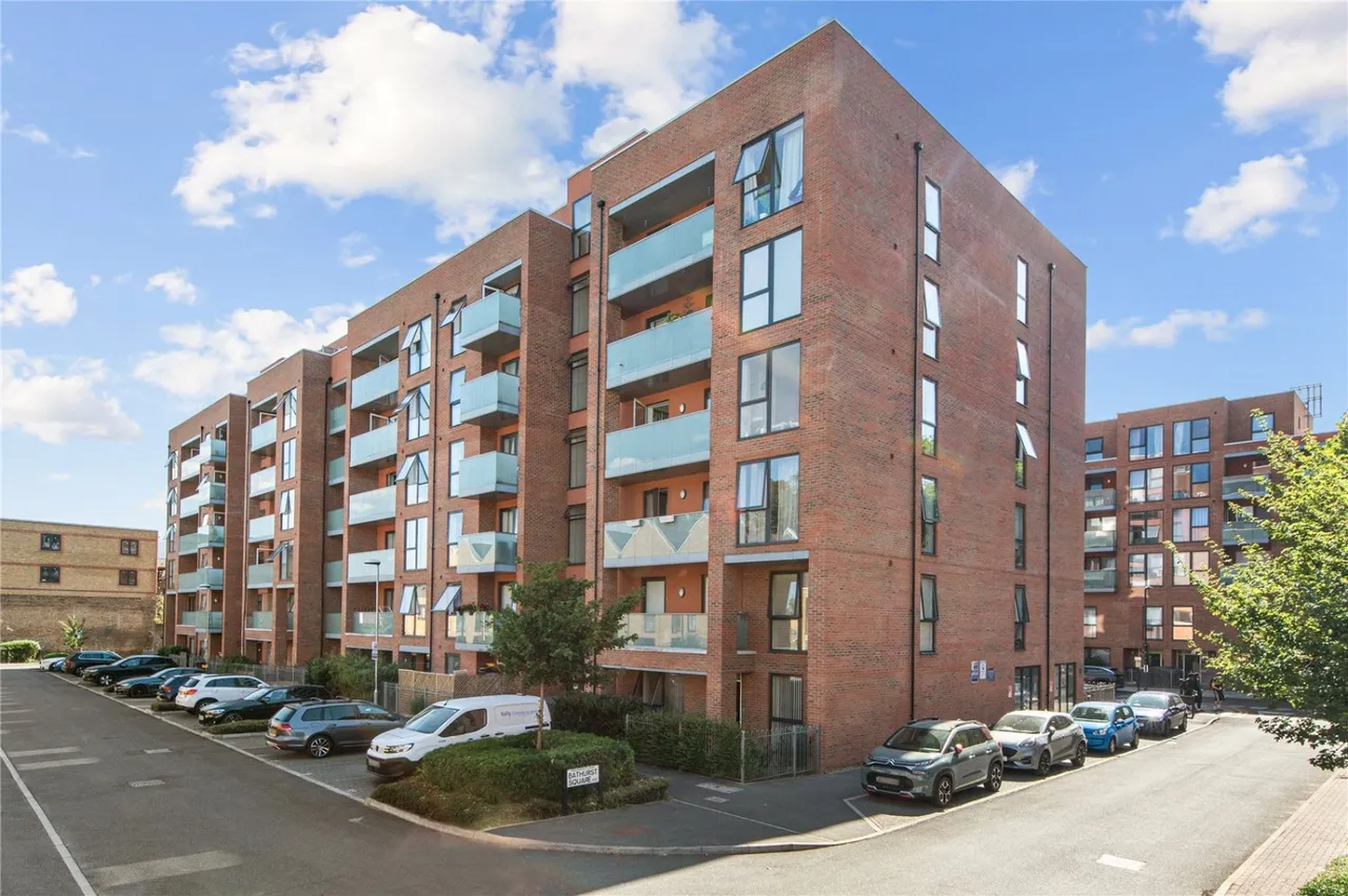 Bathurst Square, London, N15, photo 36