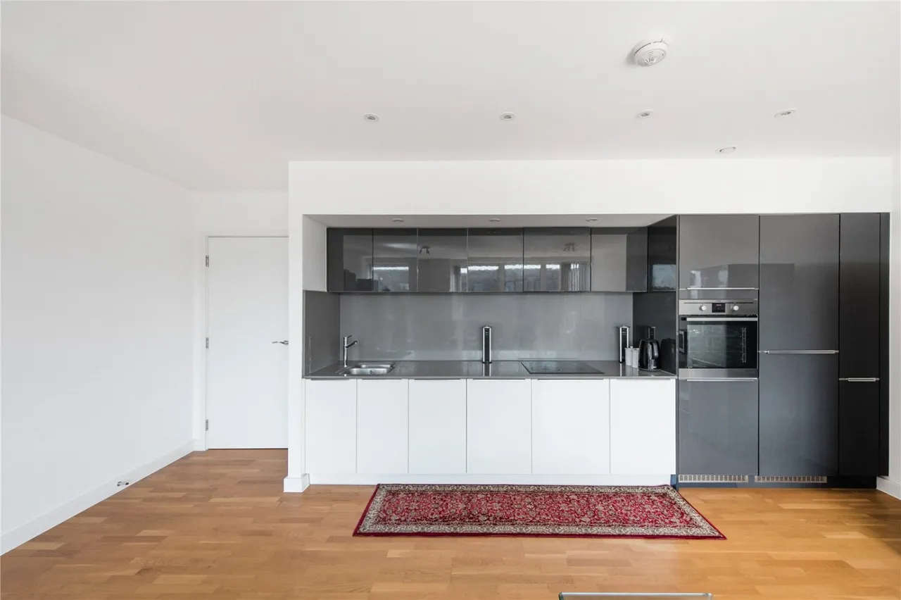 Bathurst Square, London, N15, photo 10