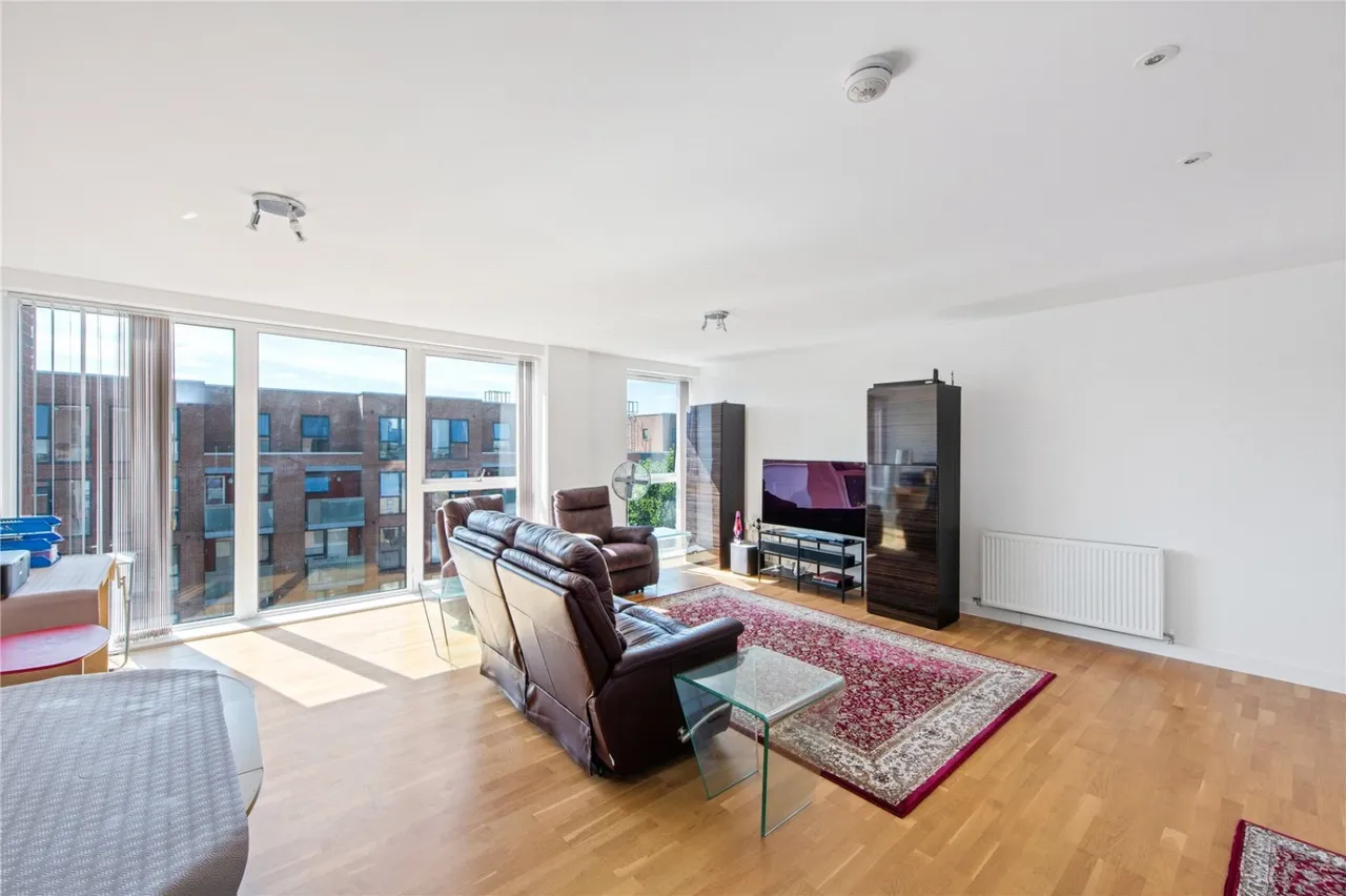 Bathurst Square, London, N15, photo 6