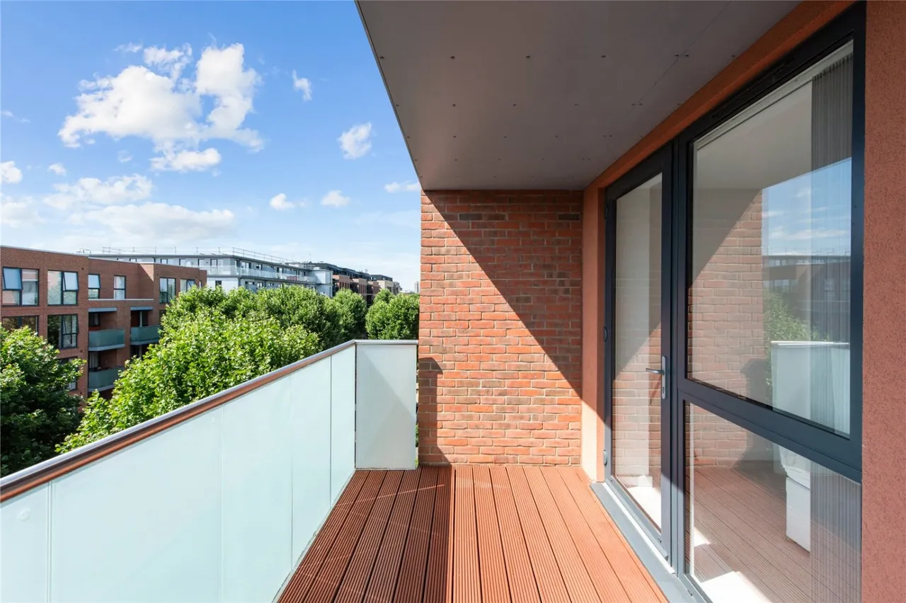 Bathurst Square, London, N15, photo 33