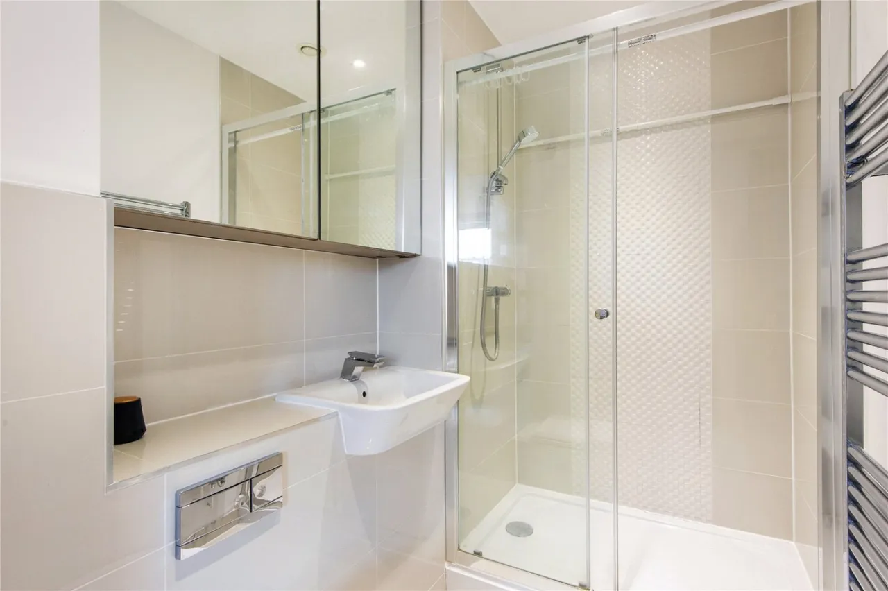 Bathurst Square, London, N15, photo 23