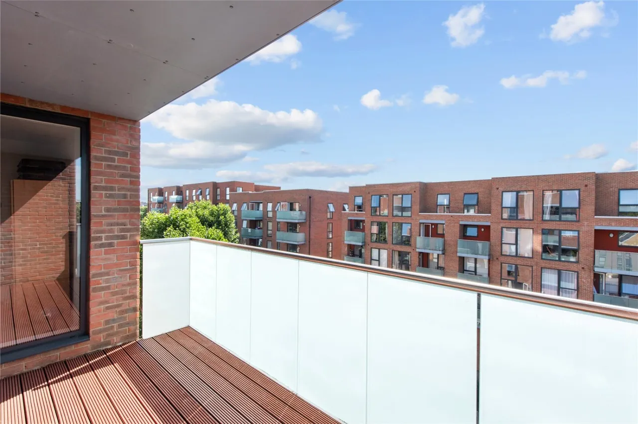 Bathurst Square, London, N15, photo 31