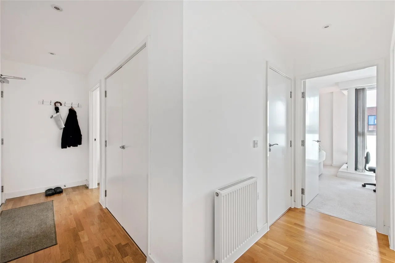Bathurst Square, London, N15, photo 14