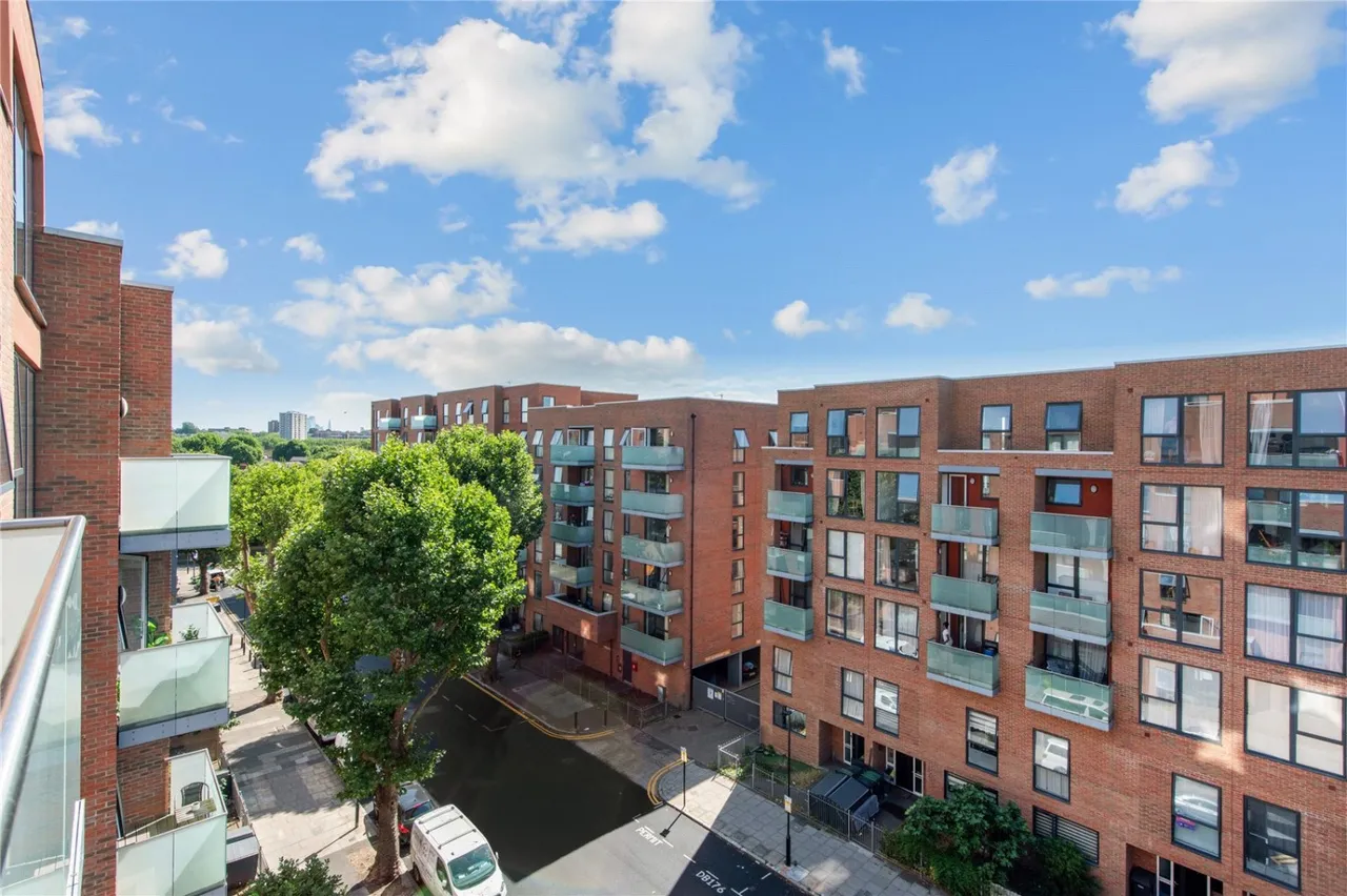 Bathurst Square, London, N15, photo 34