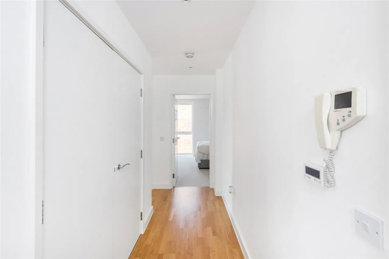 Bathurst Square, London, N15, photo 12