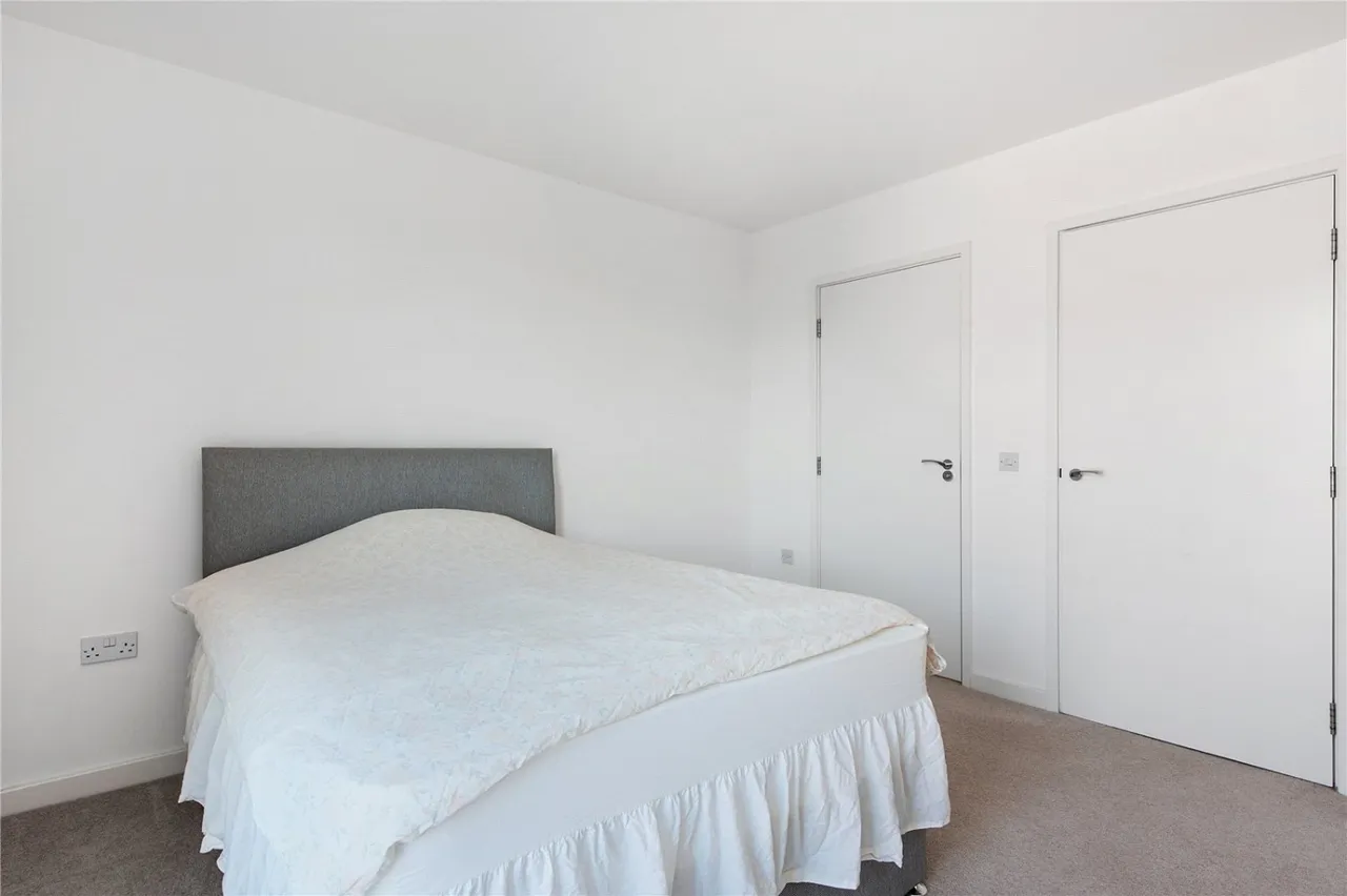 Bathurst Square, London, N15, photo 17
