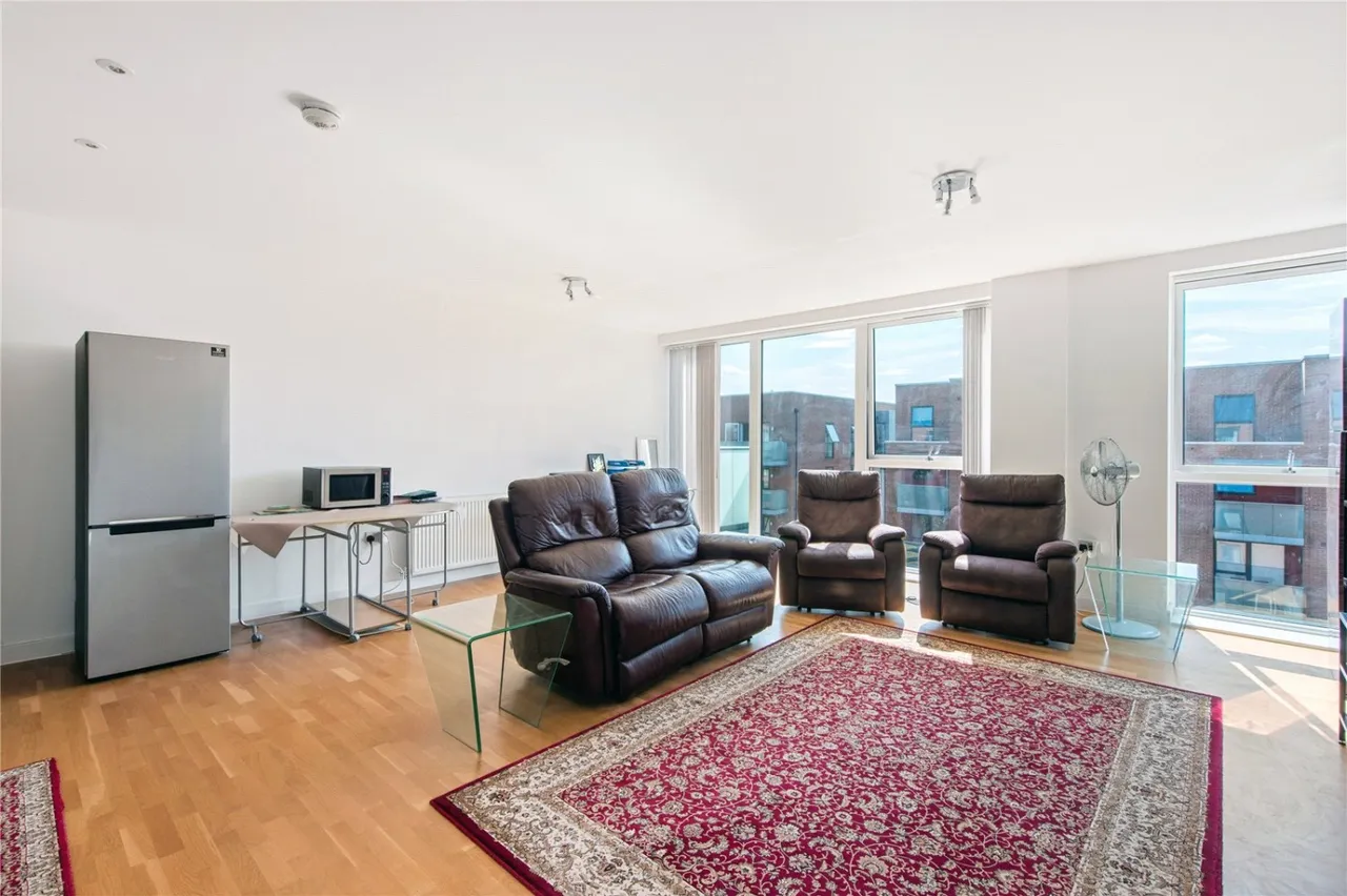 Bathurst Square, London, N15, photo 4