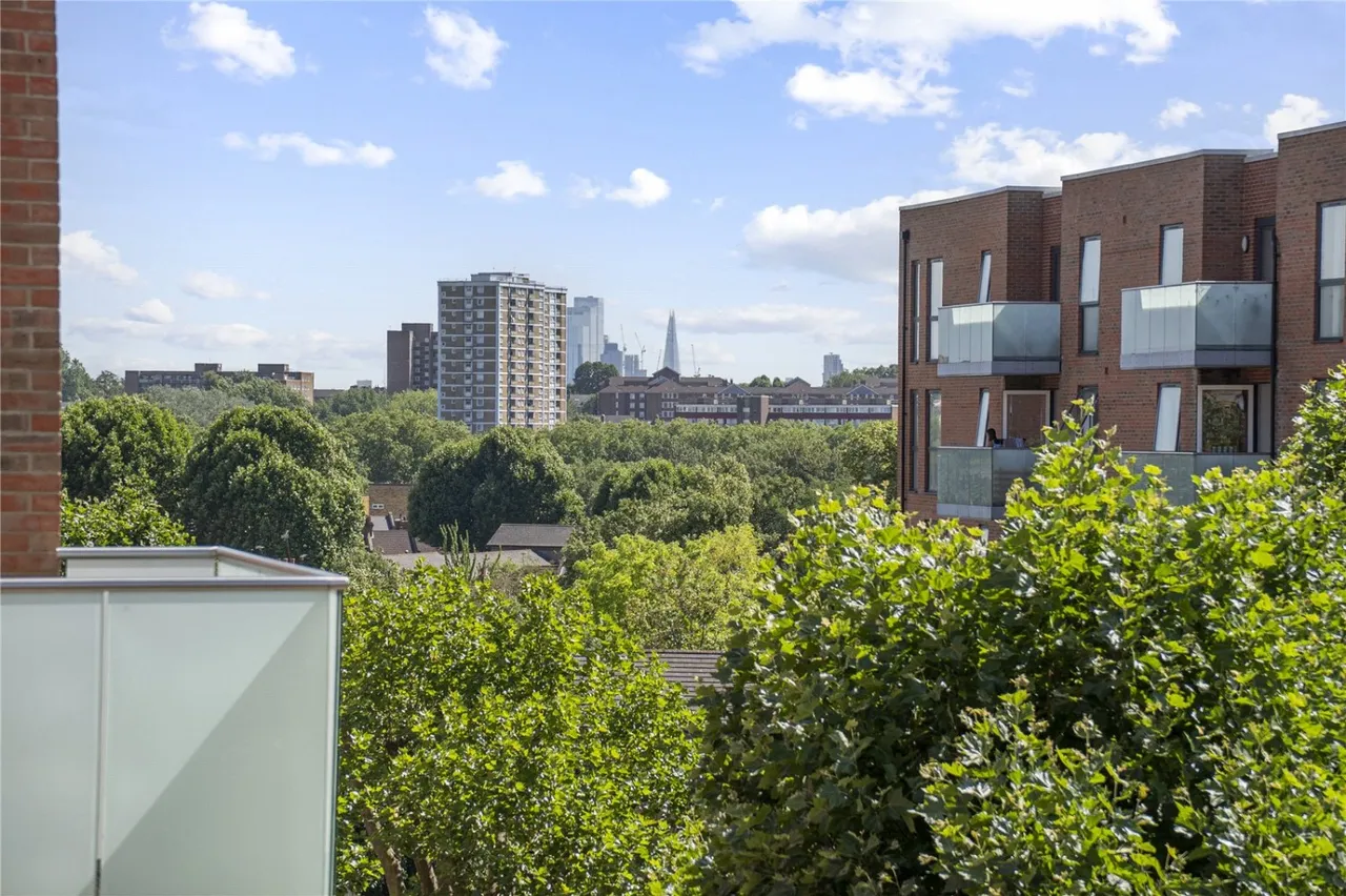 Bathurst Square, London, N15, photo 29