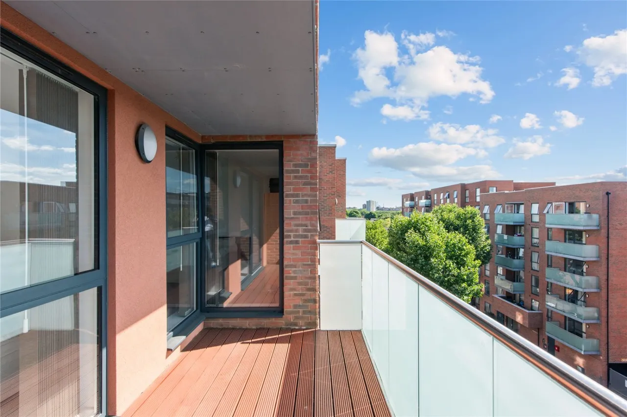 Bathurst Square, London, N15, photo 35