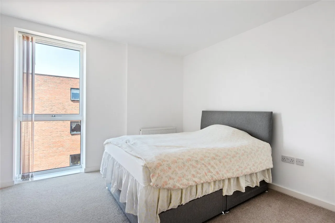 Bathurst Square, London, N15, photo 19
