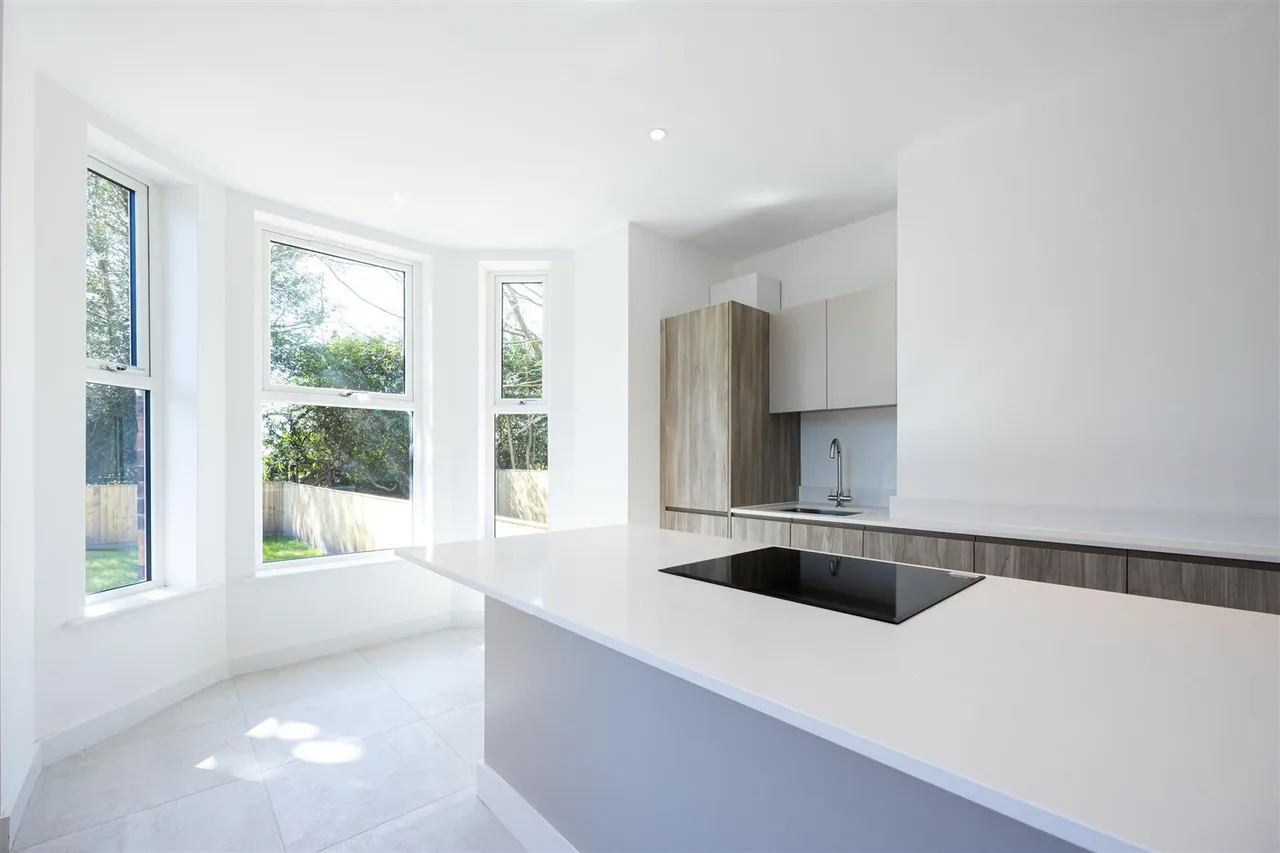 Prestbury Road, Macclesfield, SK10, photo 2