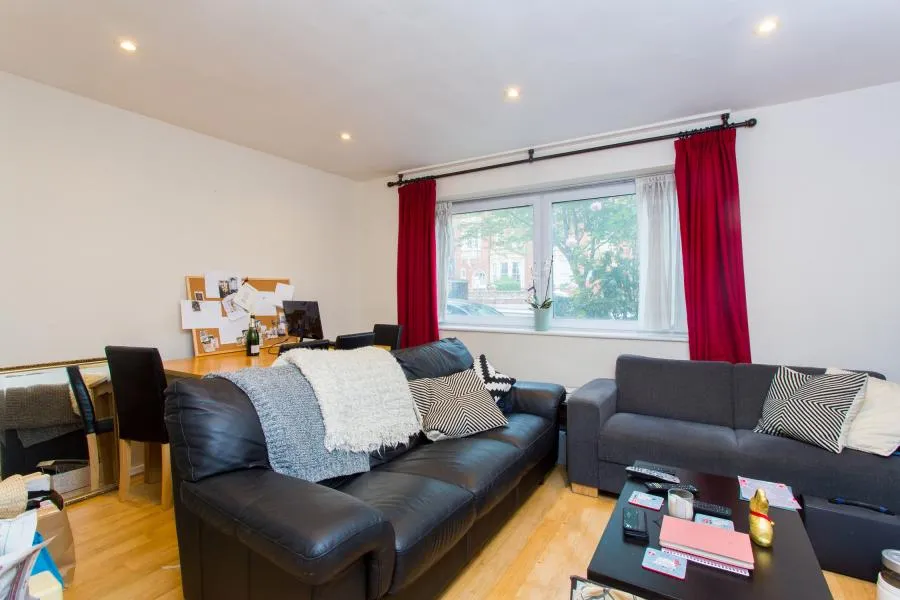 Nightingale Lane, London, SW12, photo 2