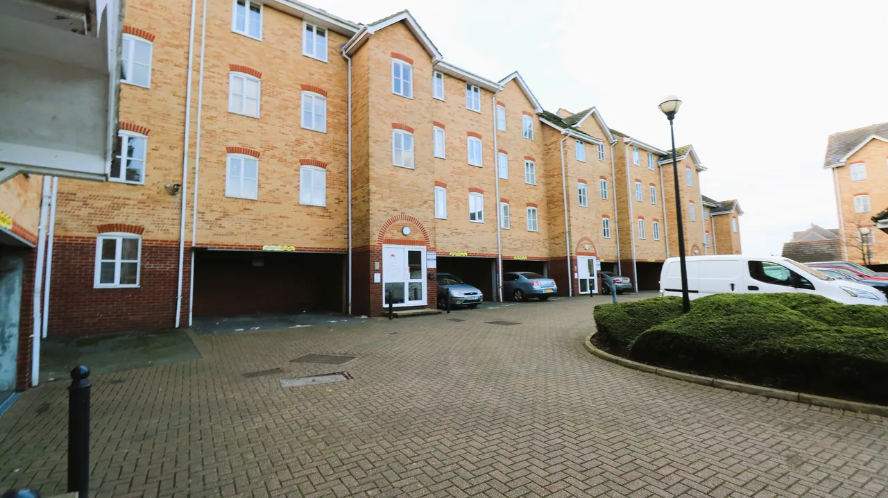 1 bed flat for sale — Timber Court, Grays, Essex, RM17 6PW