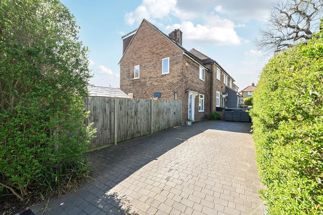 3 bed house for sale — Offenham Road, SE9