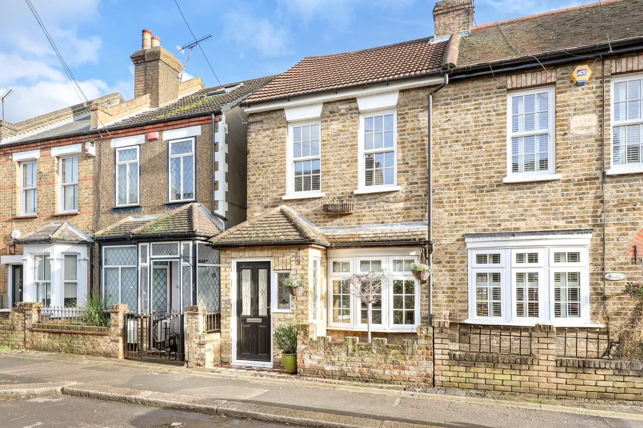 Alfred Road, Buckhurst Hill, IG9 6DP, photo 8