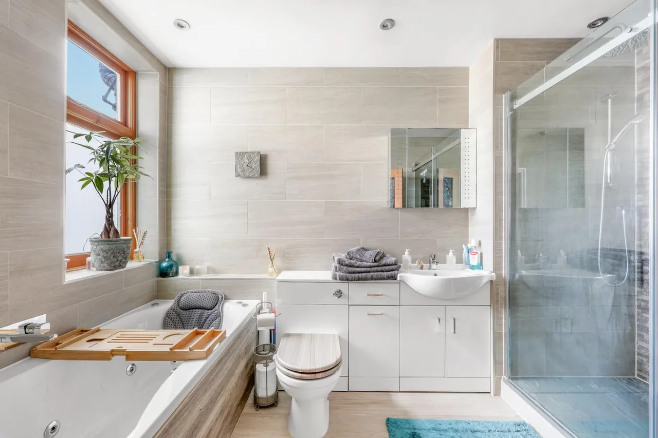 Alfred Road, Buckhurst Hill, IG9 6DP, photo 5