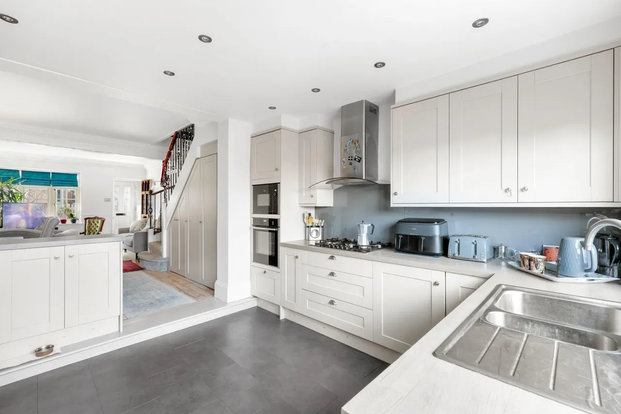 Alfred Road, Buckhurst Hill, IG9 6DP, photo 12
