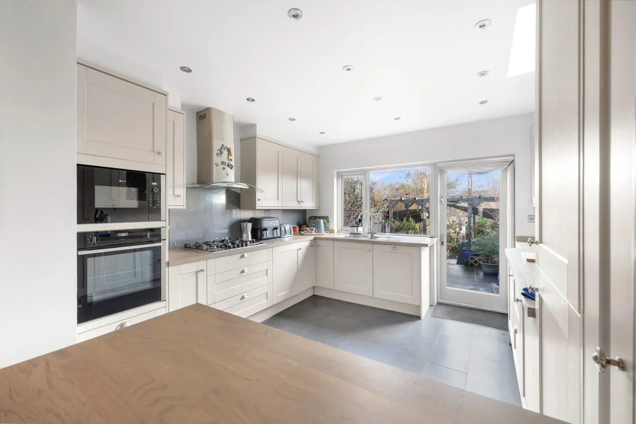 Alfred Road, Buckhurst Hill, IG9 6DP, photo 10