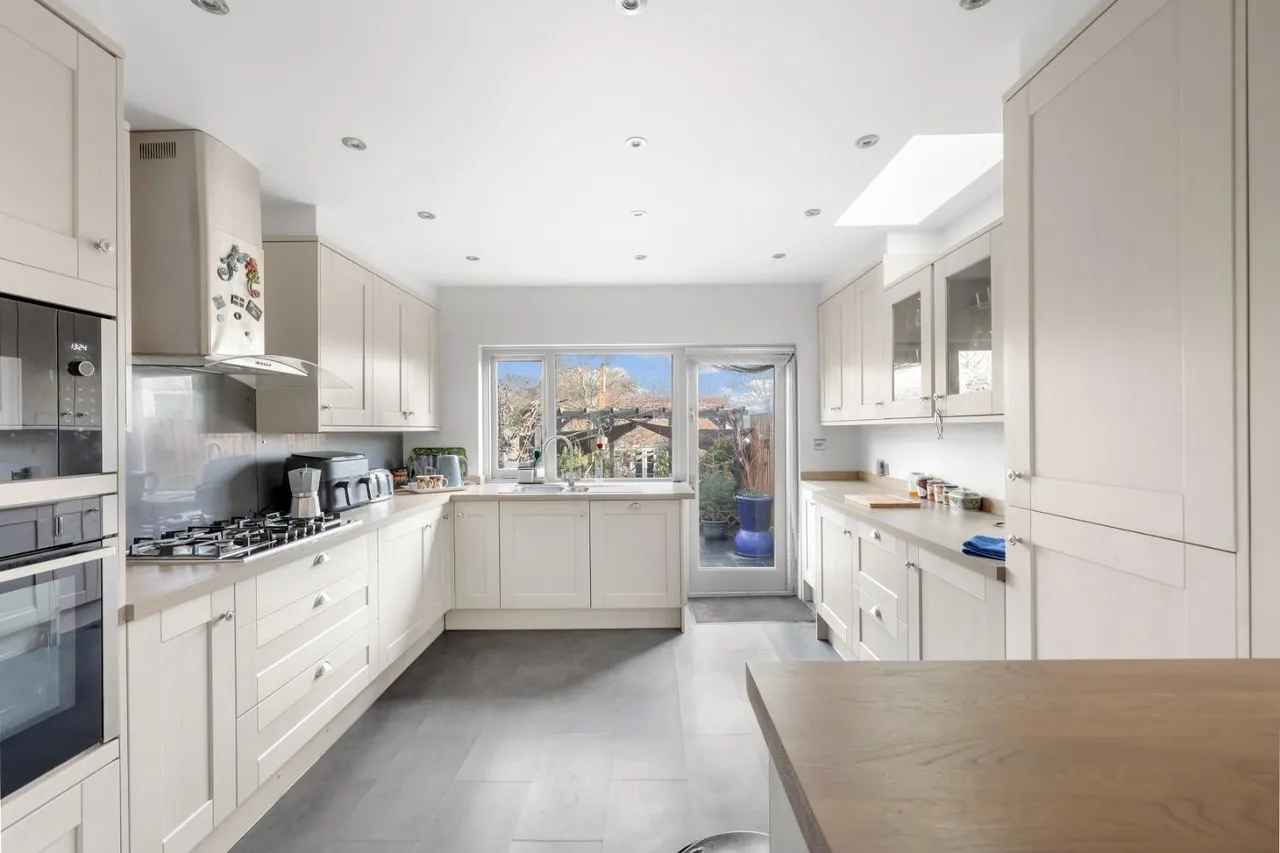Alfred Road, Buckhurst Hill, IG9 6DP, photo 9