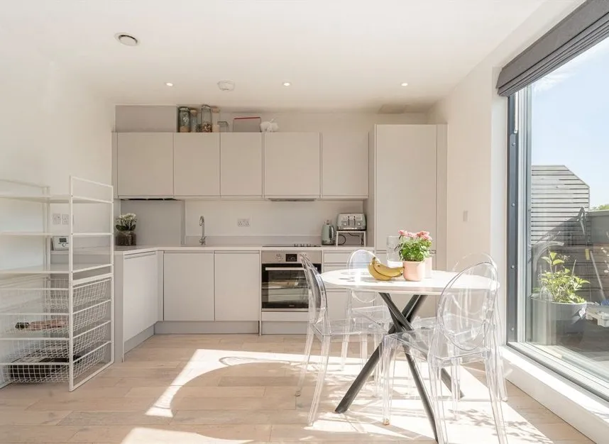 St. Johns Road, Isleworth, TW7, photo 2
