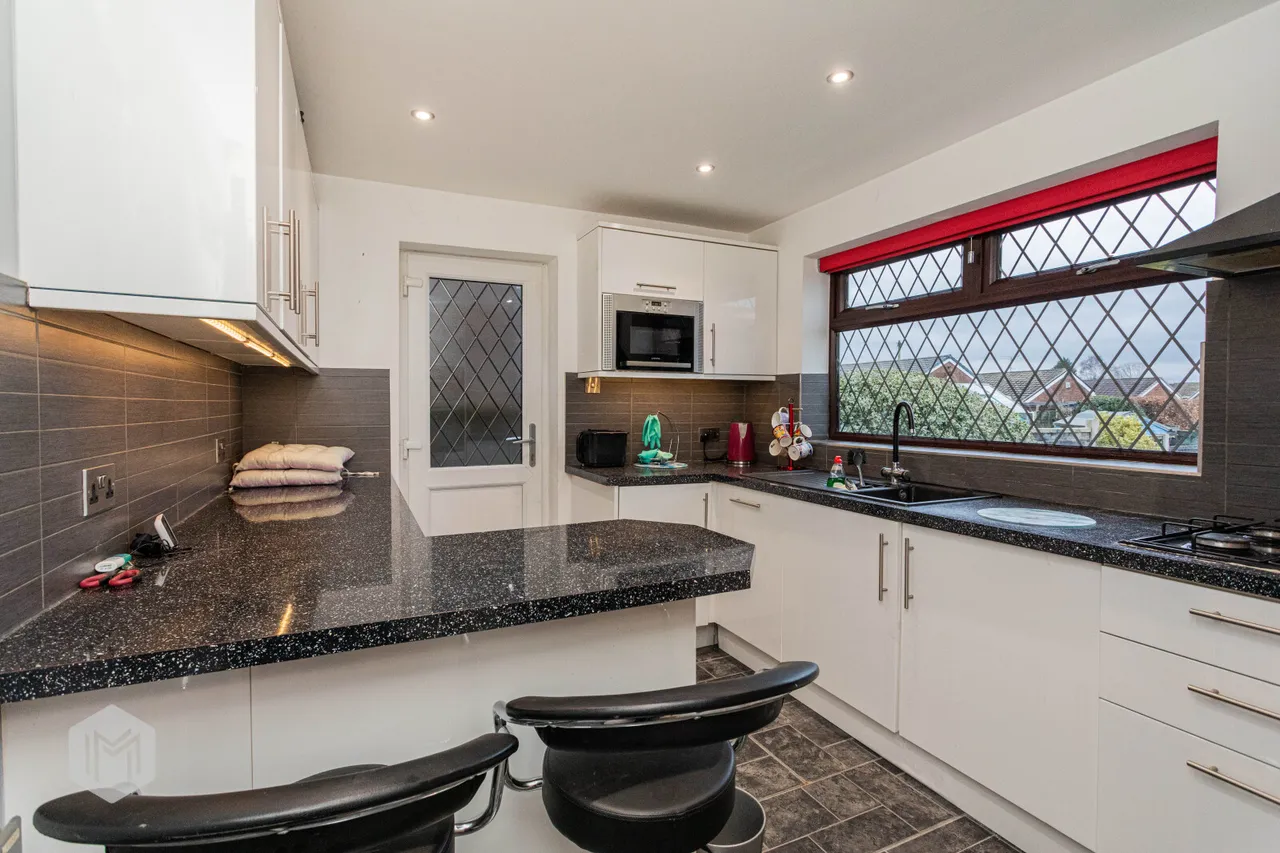 Watling Street, Bury, BL8 2JJ, photo 2