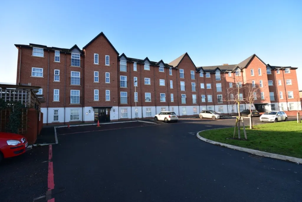 2 bed flat for sale — Off Watery Road, Wrexham, LL13