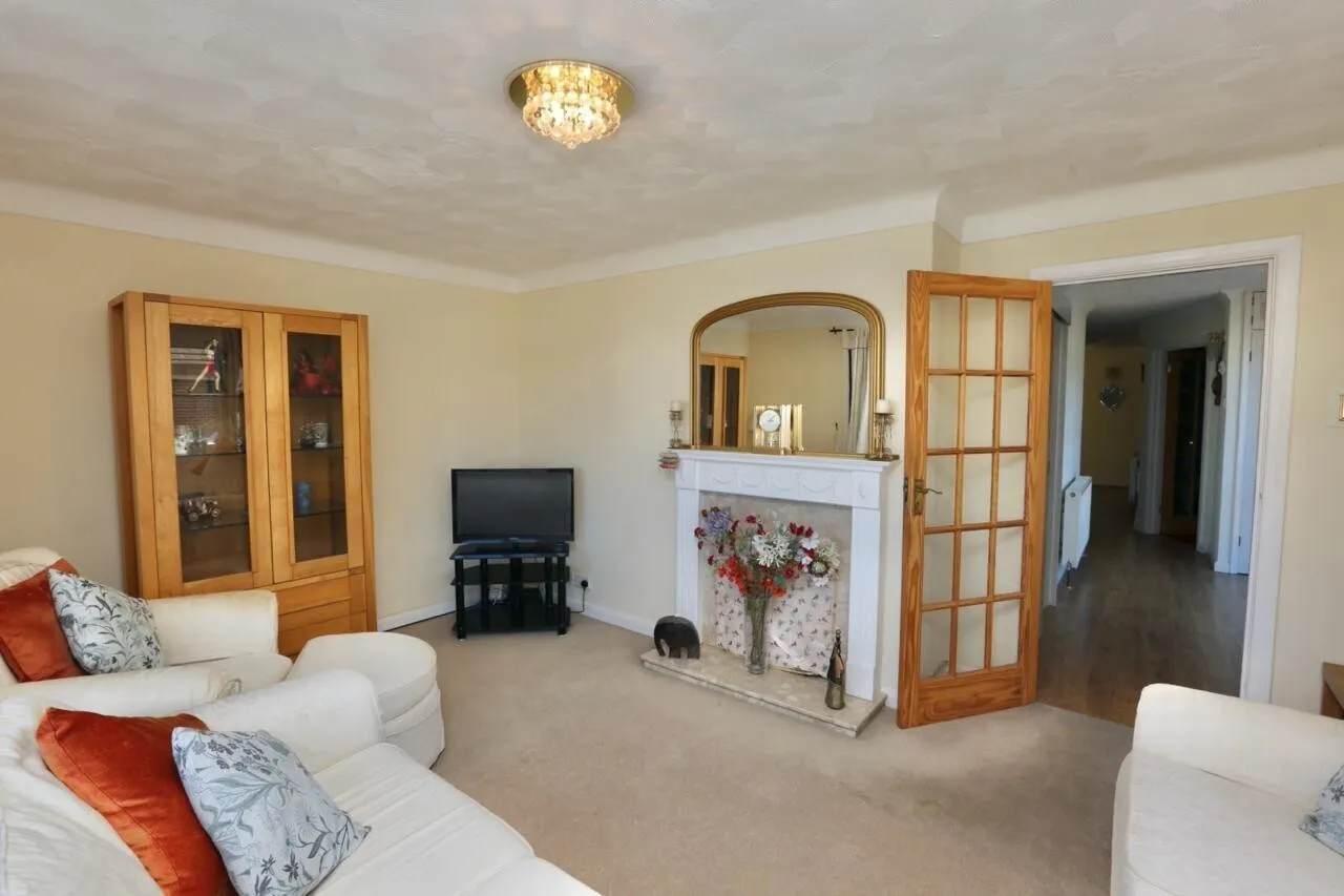 Tudor Gardens, Hedge End, Southampton, photo 12
