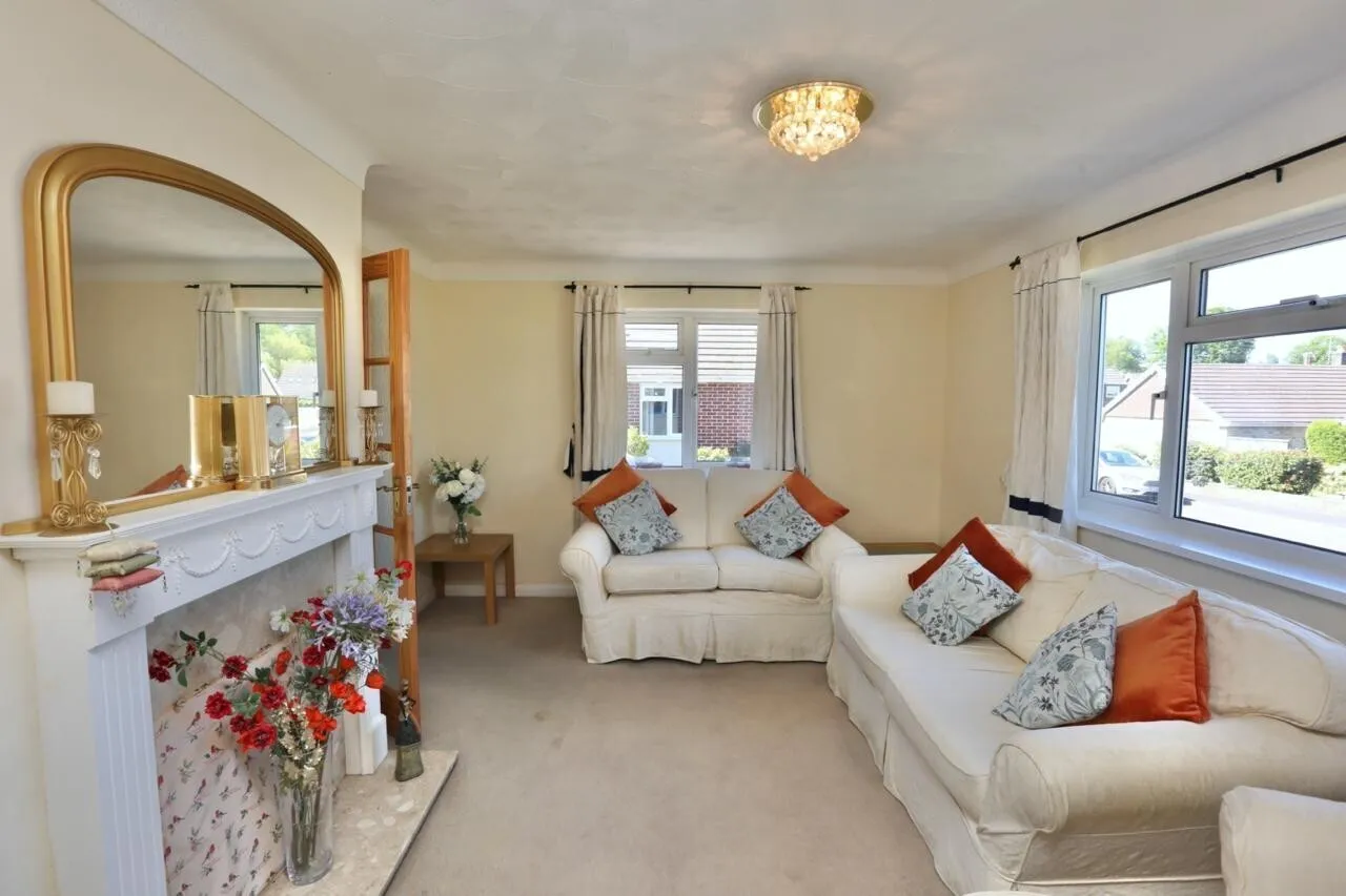 Tudor Gardens, Hedge End, Southampton, photo 10
