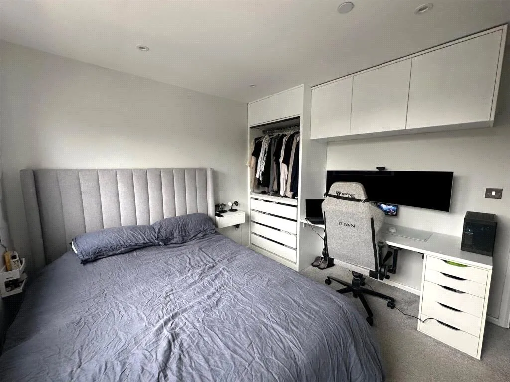 Finchampstead Road, Wokingham, Berkshire, RG40 2NW, photo 6