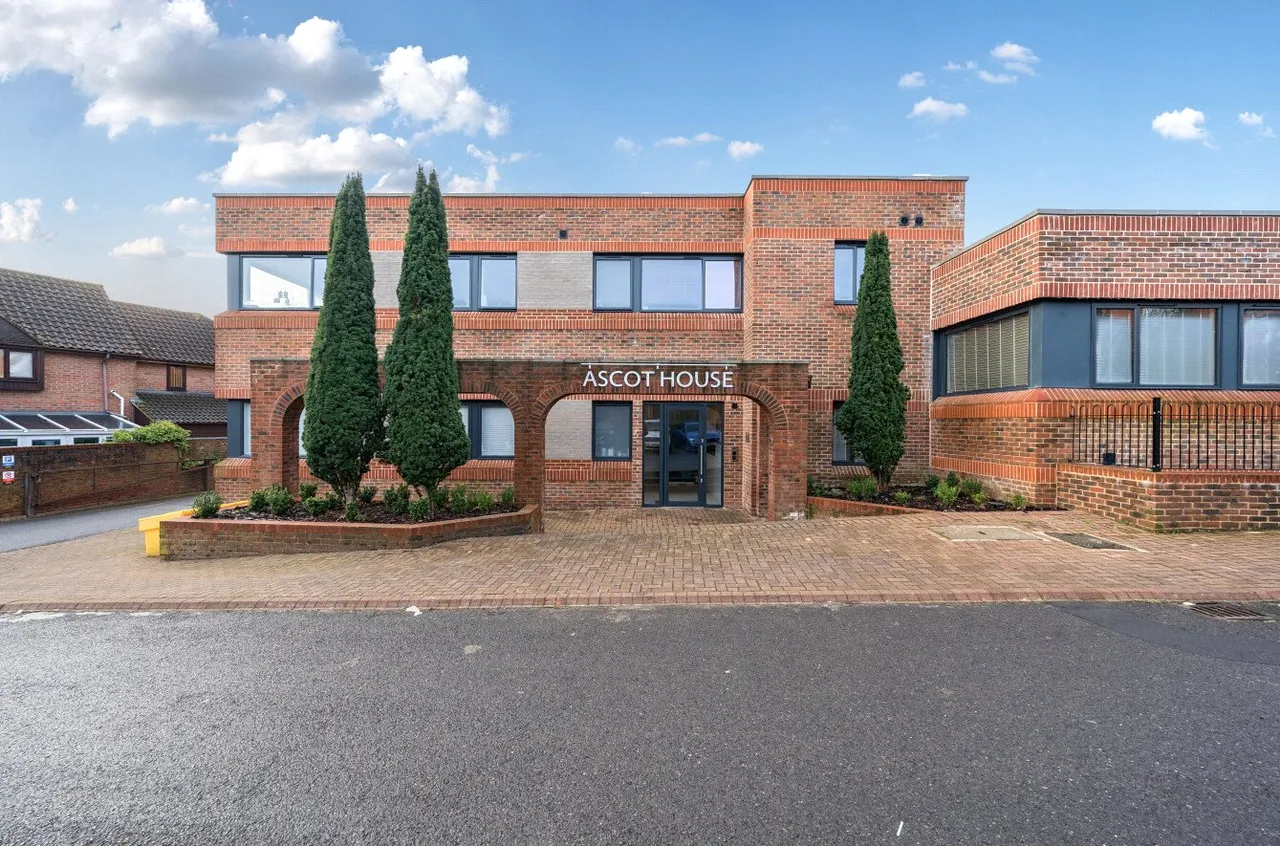 1 bed flat for sale — Finchampstead Road, Wokingham, Berkshire, RG40 2NW