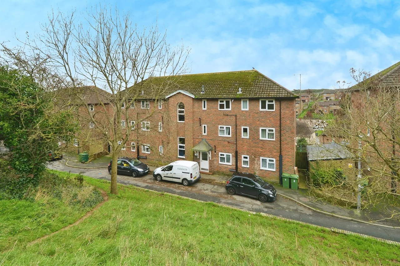 2 bed flat for sale — Hillcrest Road, Newhaven