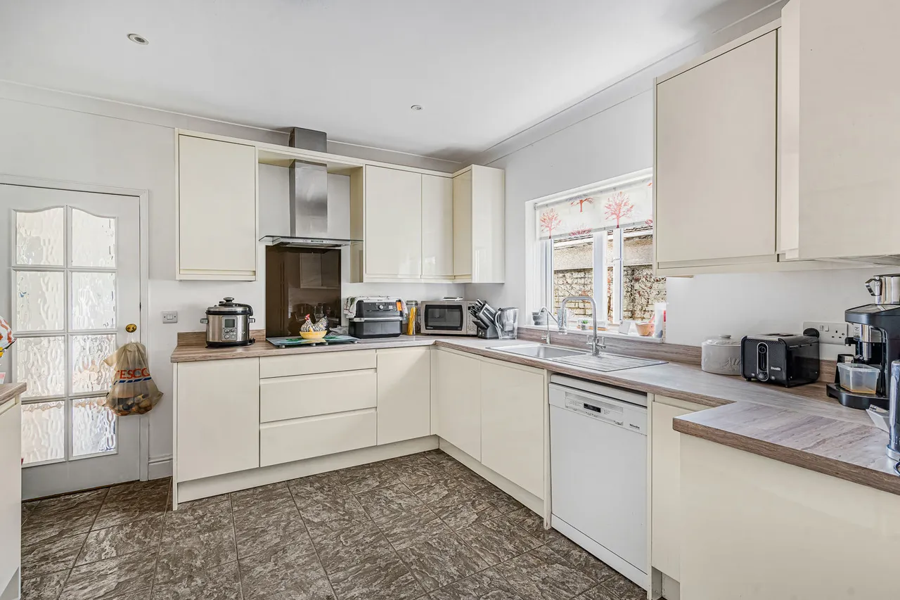 Little Green Lane, Chertsey, KT16, photo 3