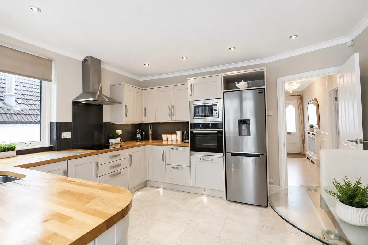 Horndon Road, Collier Row, Romford, RM5 3EU, photo 2