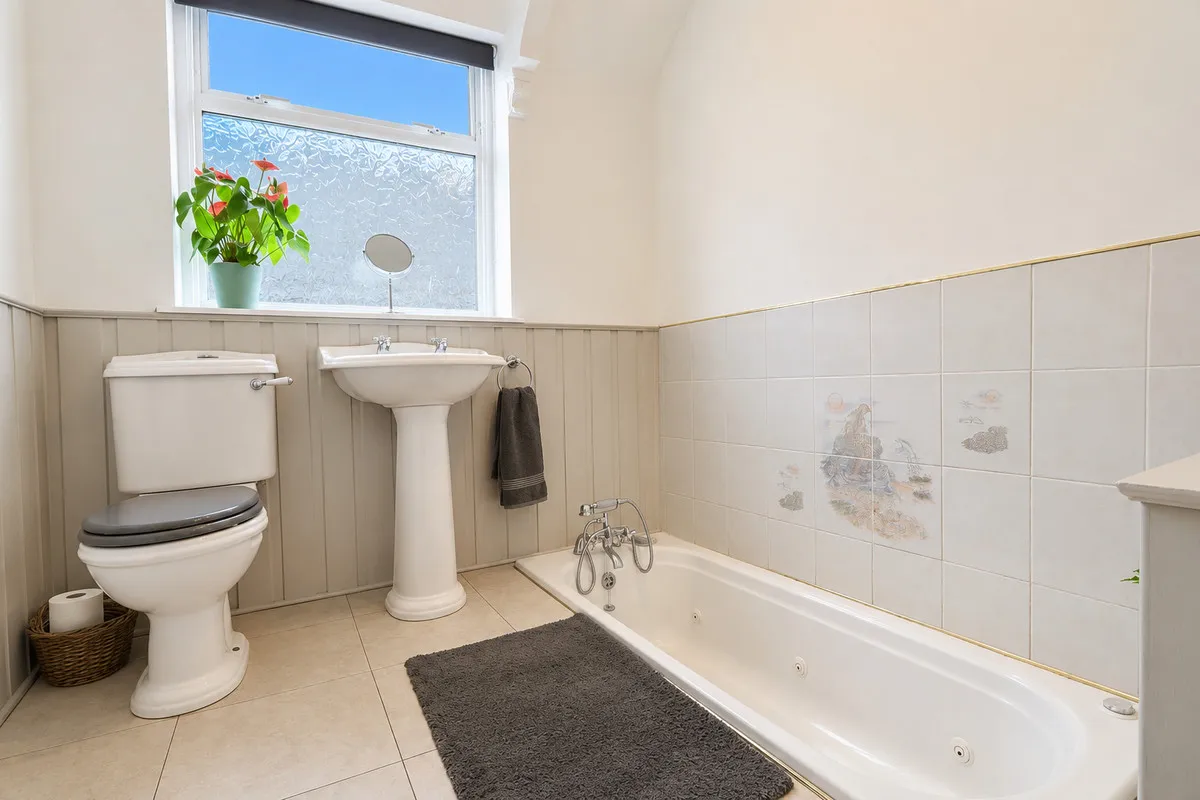 Horndon Road, Collier Row, Romford, RM5 3EU, photo 11