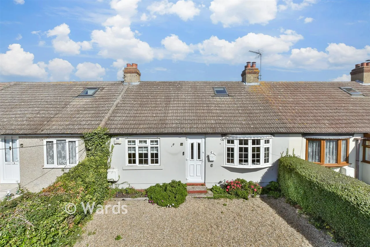 2 bed chalet for sale, Eastchurch Road, Sheerness, ME12